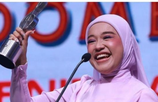 Ernie Zakri diumum Bintang Paling Popular ABPBH-37